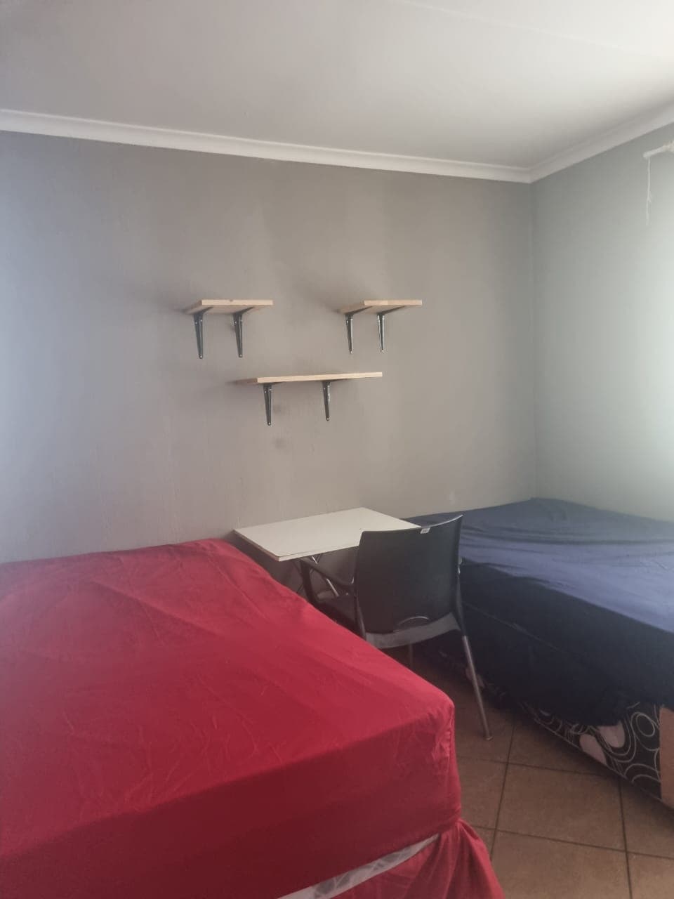 sharing_room2.jpg